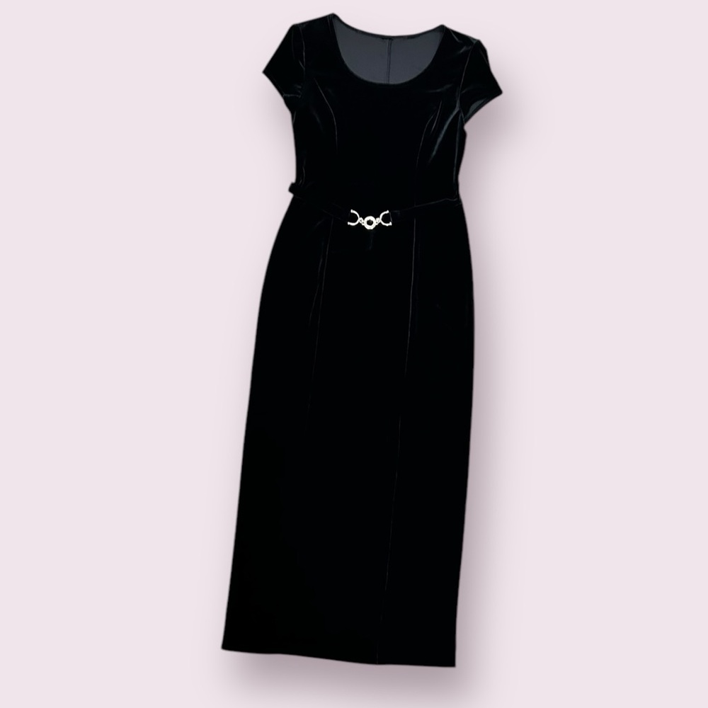 ✨ Stunning Black Velvet Dress – Size M ✨